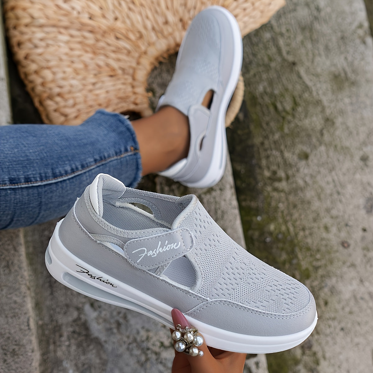 Breathable knit sneakers for women, casual low top outdoor shoes, comfortable plus size footwear.