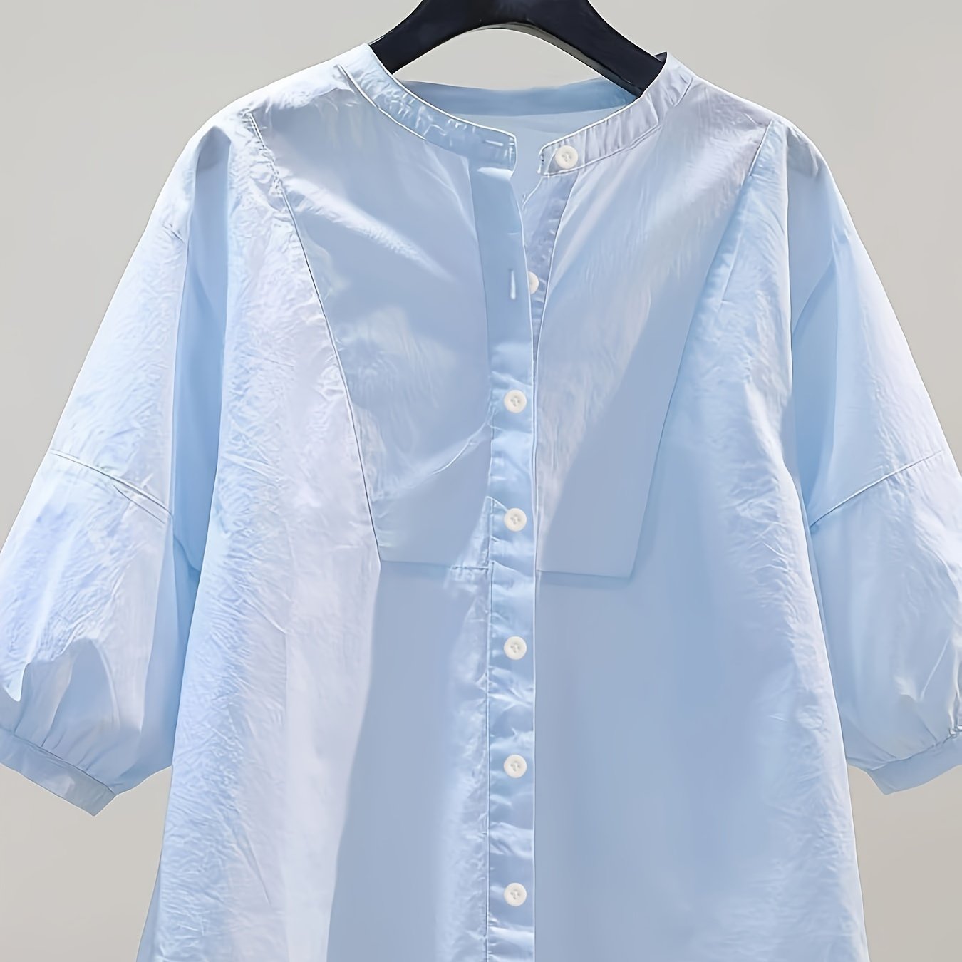 Casual lantern sleeve shirt with slimming design and belly covering, featuring seven-fourth sleeves.