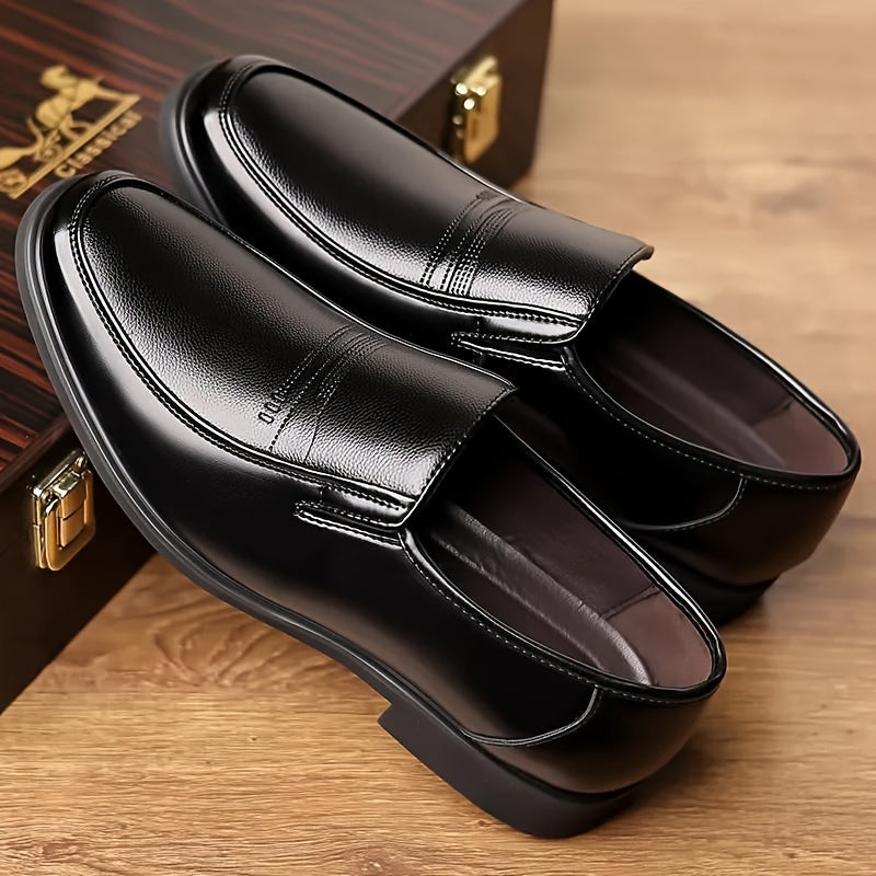 Men's soft bottom slip-on loafers: versatile, fashionable, and wear-resistant.