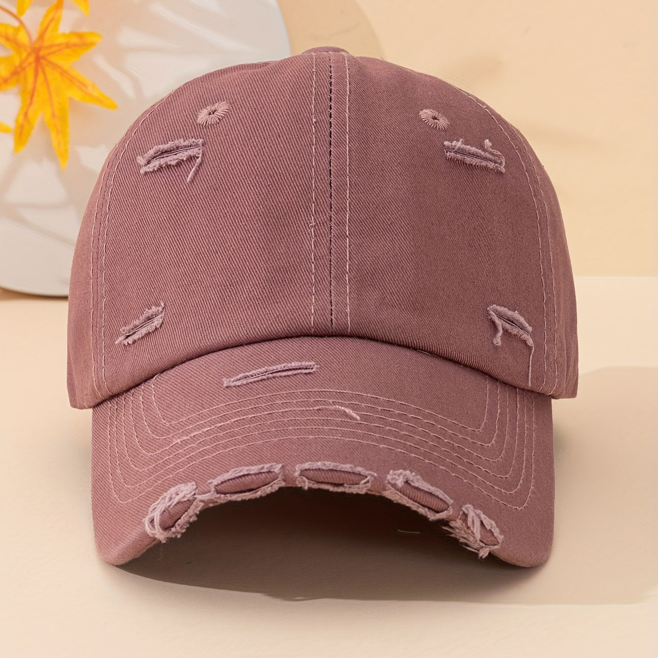 Stylish baseball cap with breathability and sun protection, suitable for both women and men