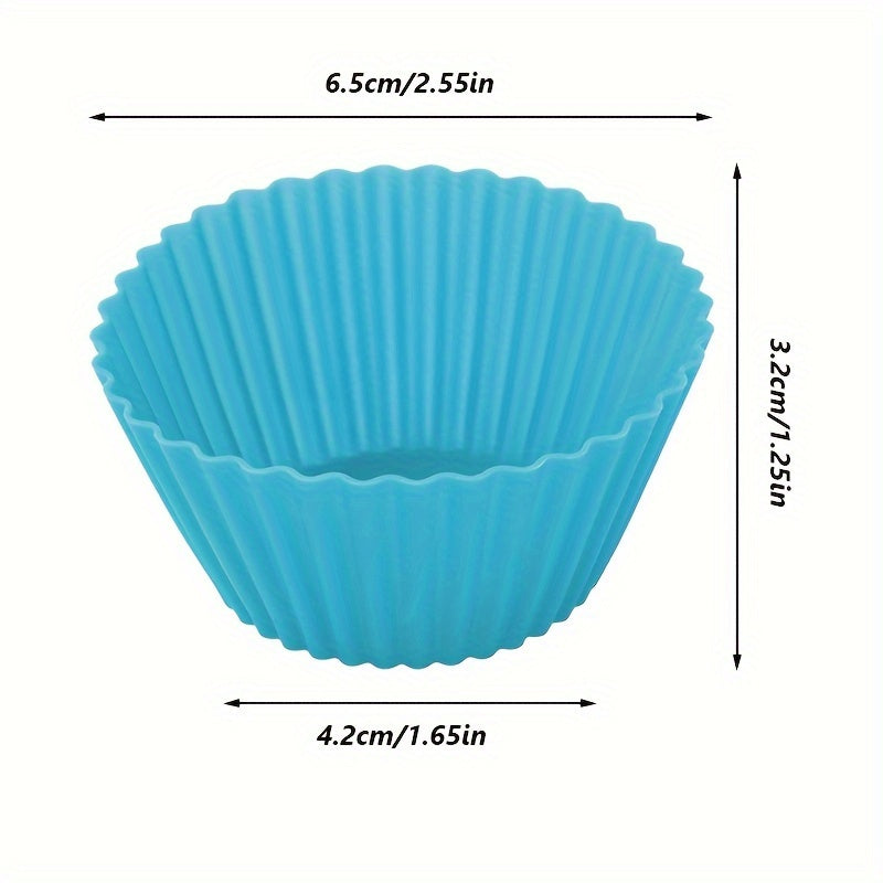 Get a set of 12 silicone muffin cups in teal, green, and pink, measuring 7.01cm each. These reusable, food-grade high-temperature baking liners are perfect for cupcakes and cakes, ideal for use in both the oven and air fryer. A must-have in any kitchen