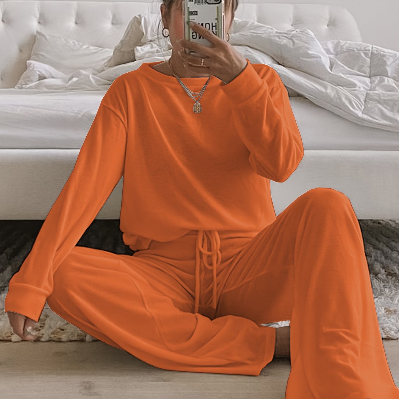 Cozy women's loungewear set in brushed fabric, solid color, round neck, long pants suit made of polyester for adults in autumn/winter season.