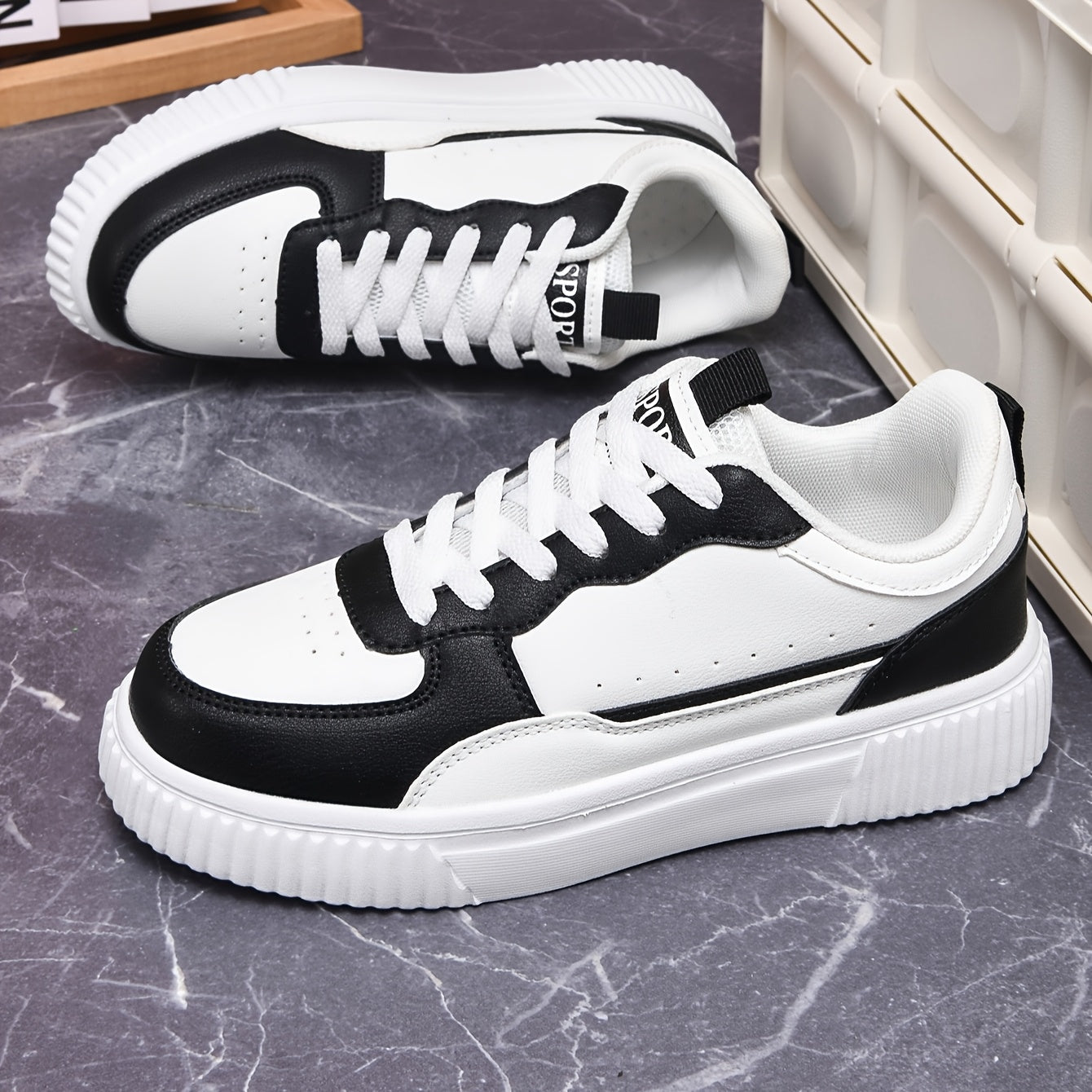 Women's low-top fashion sneakers with geometric pattern, breathable lining and insole, EVA outsole, thick sole, versatile.