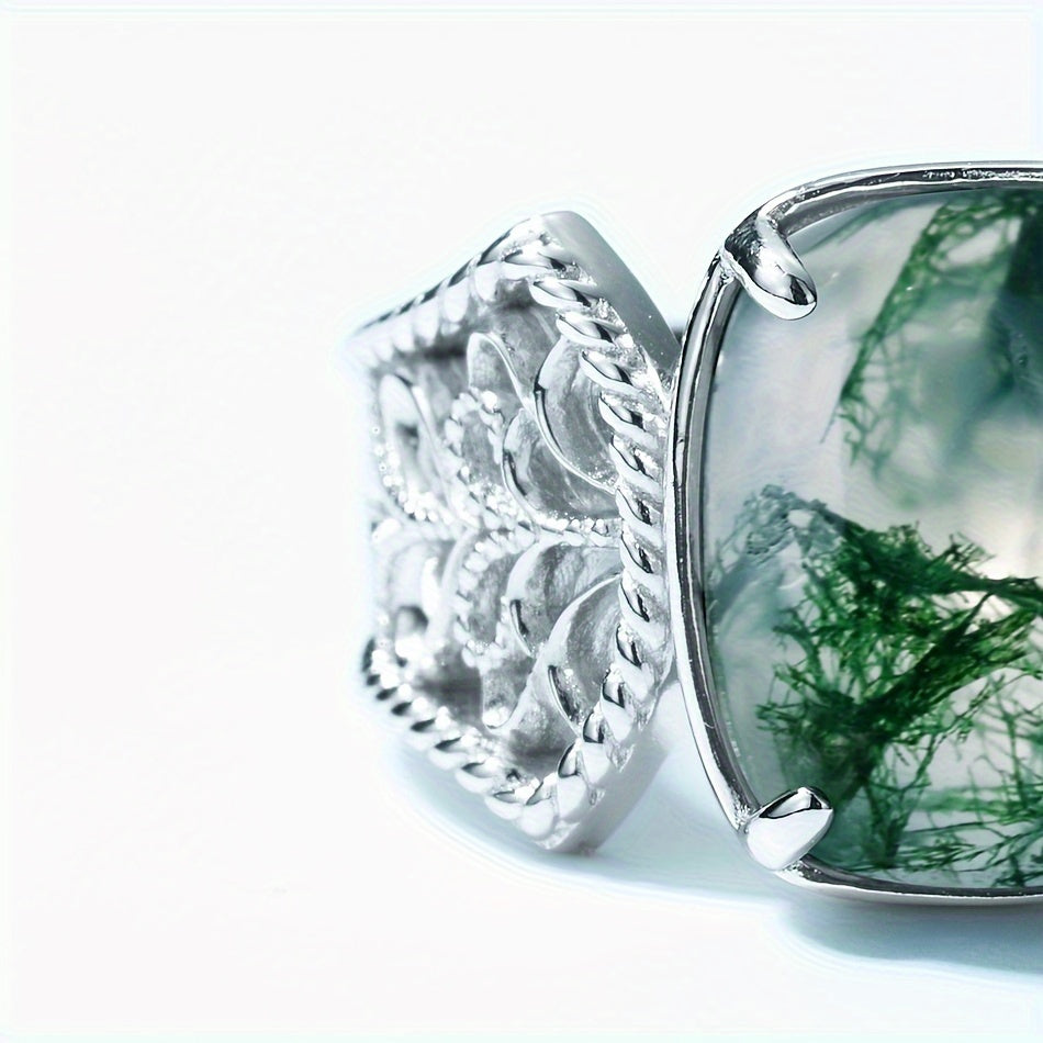 The Vintage-Inspired Green Moss Agate Open Ring is a timeless piece made with 2.4CT of stunning green moss agate set in S925 sterling silver. This elegant ring is perfect for both daily wear and gifting. Featuring a unique water grass design, the stone