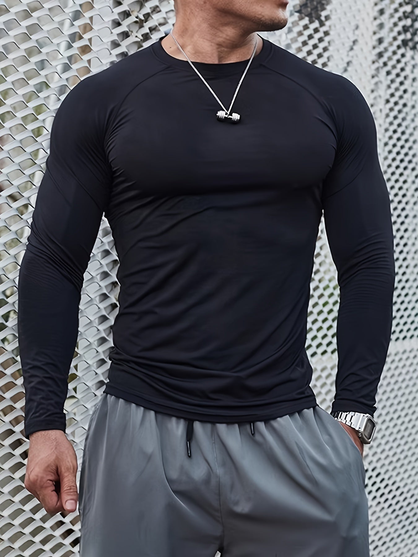 Men's solid color long sleeve T-shirt for sports and fitness, quick-drying and breathable.