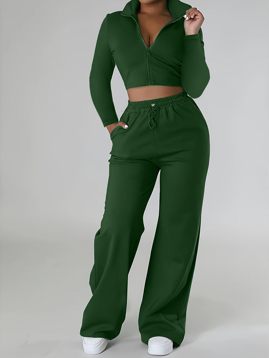 Women's casual sports suit with long sleeves consisting of two pieces.