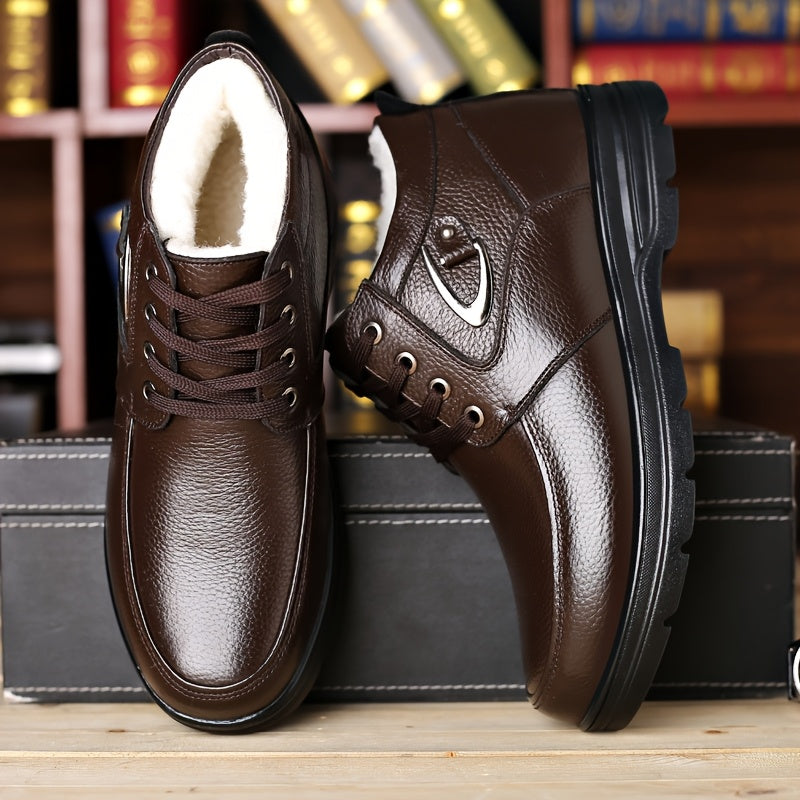 Men's fleece-lined ankle boots for outdoor activities in autumn and winter.