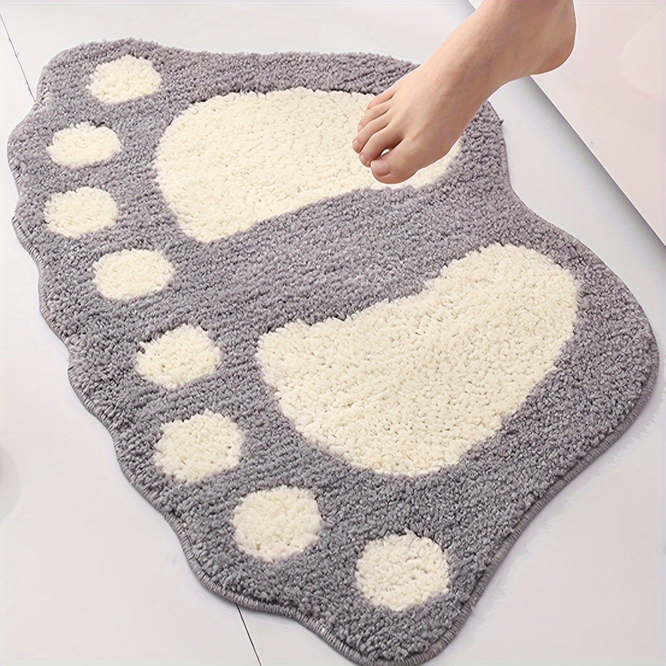 Soft and comfortable gray bathroom rug with non-slip backing made from super absorbent microfiber. Perfect for fall decor, bathroom, kitchen, laundry room, bedroom, shower, and indoor use. Complete your bathroom decorations with this stylish and