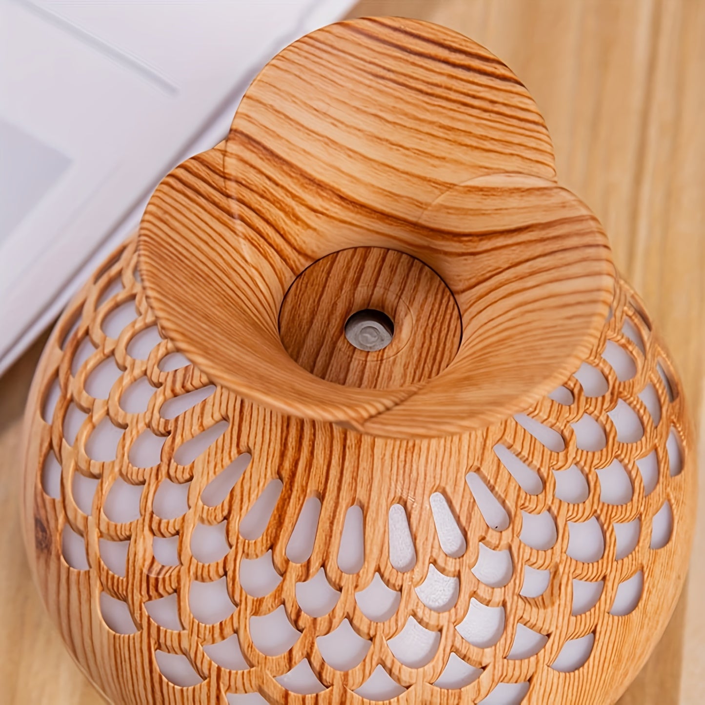 Wood Grain Aromatherapy Lamp & Humidifier: USB Powered, Improves Air Quality, Ideal for Any Room.