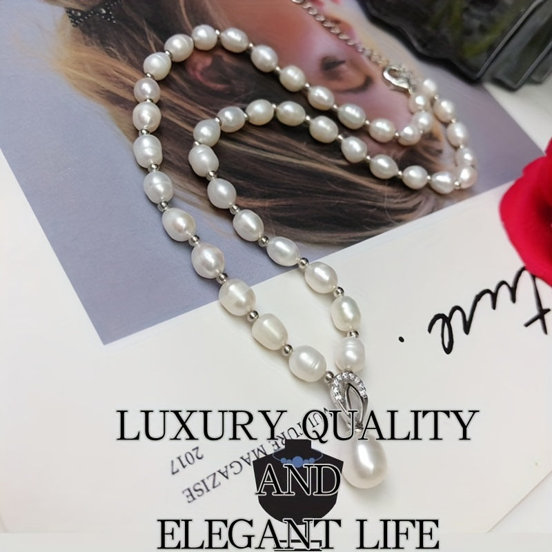 An elegant freshwater pearl necklace featuring a luxurious and simple chic design. This non-plated piece is versatile for all seasons, perfect for daily wear and vacation. Includes a Valentine's Day gift box.