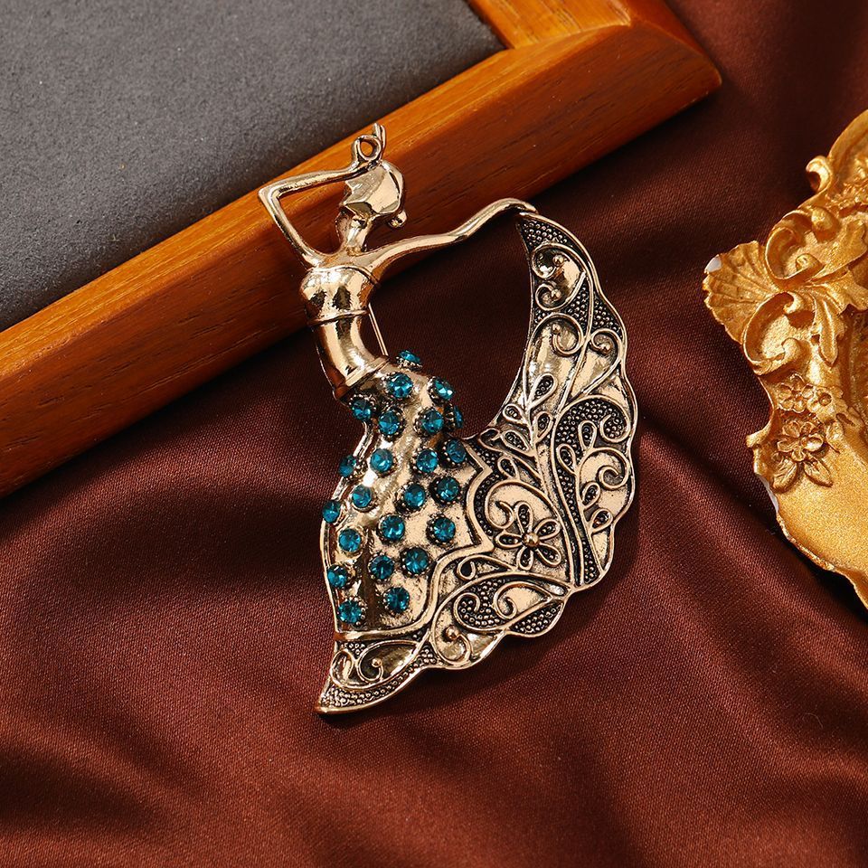 Elegant and one-of-a-kind ethnic girl brooch, enhance your beauty with traditional Chinese elements.