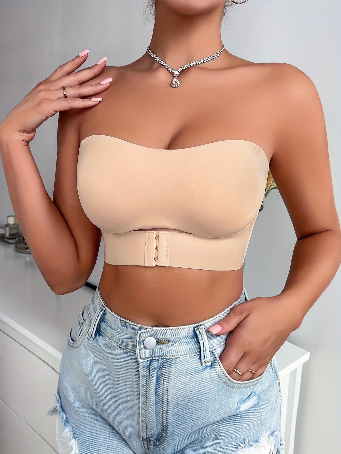 Comfortable and supportive wireless bandeau bra for women, with seamless design and full coverage.