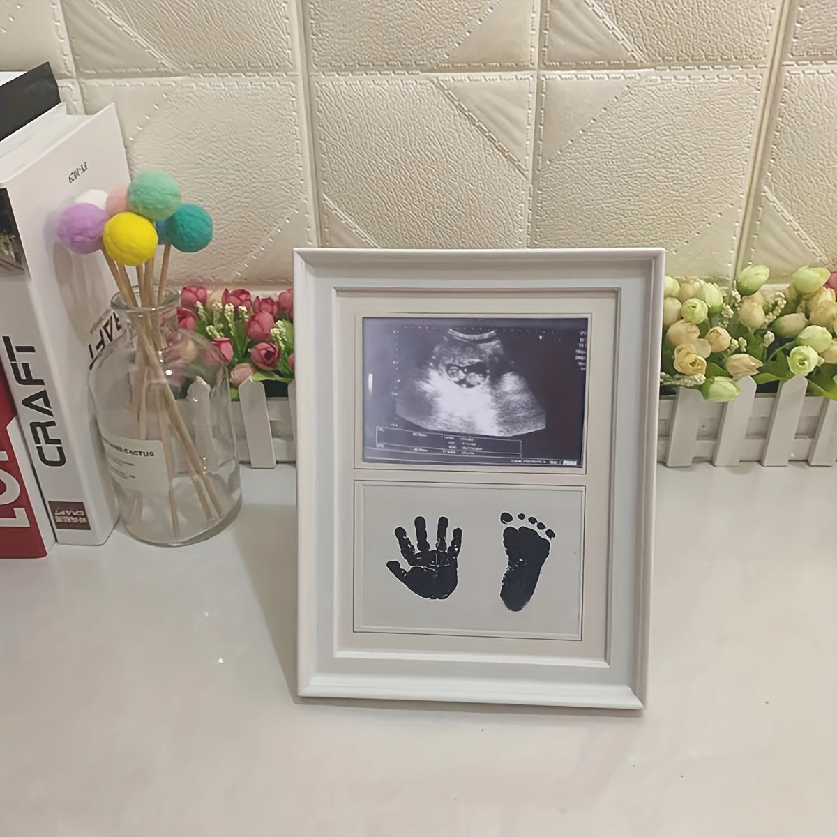 O'z xotirangizni yarating Keepsake Qo'l va Oyoq Izlari Ramkasi bilan - Sizning bolangizning birinchi lahzalarini saqlovchi oddiy DIY PVC foto albomi va mukammal fotosurat propsi sifatida xizmat qiladi.