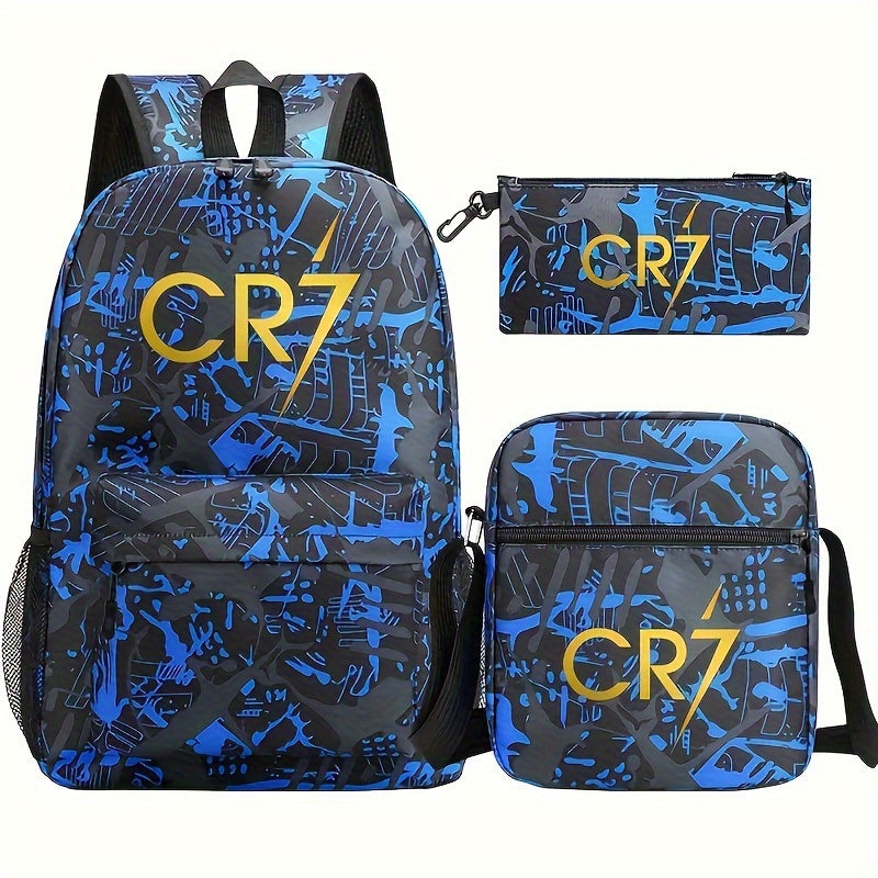 Набор CR7 Casual Daypack включает в себя большой рюкзак, пенал и сумку через плечо, изготовленные из легкого полиэстера с принтованным дизайном. Идеально подходит для путешествий и активного отдыха, включает в себя