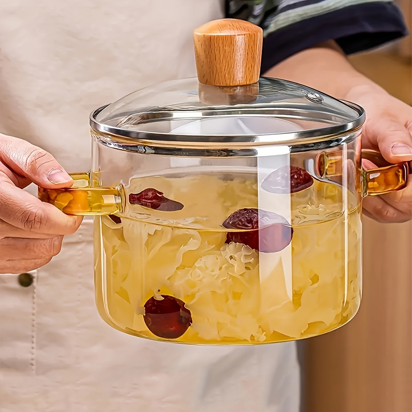 Heat-resistant borosilicate glass saucepan with a 1.5L capacity and lid. This clear stovetop glass cooker pot is dishwasher and oven safe. It is a non-patterned cooking pot suitable for making soup, stew, and sauce, holding up to 52 oz (1500 ml).