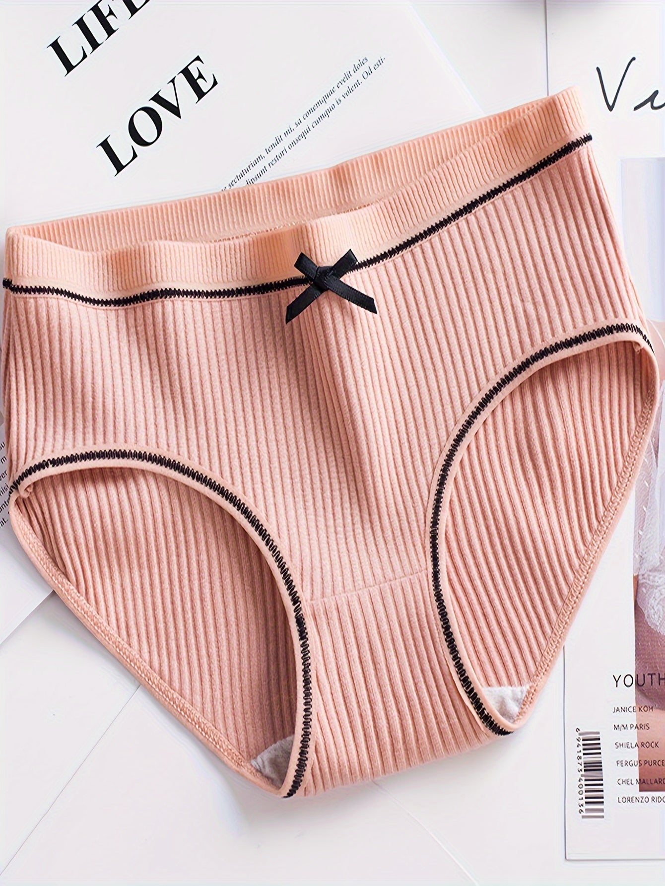 4 pieces of bow-decorated seamless briefs with contrast trim, made of comfy and breathable stretchy material. Perfect for women's lingerie and underwear.