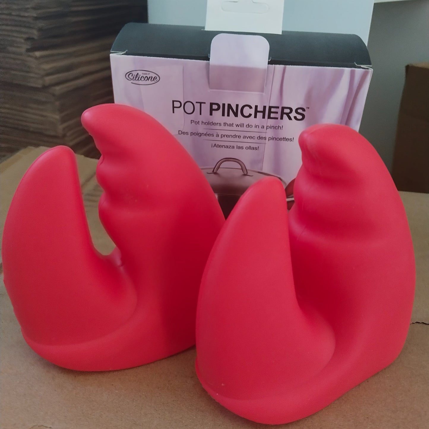 One set of Red Lobster Claw Silicone Pot Pinchers, Heat Resistant Gloves for Kitchen Use, Made of Non-Food Contact Material, Ideal for Cooking.