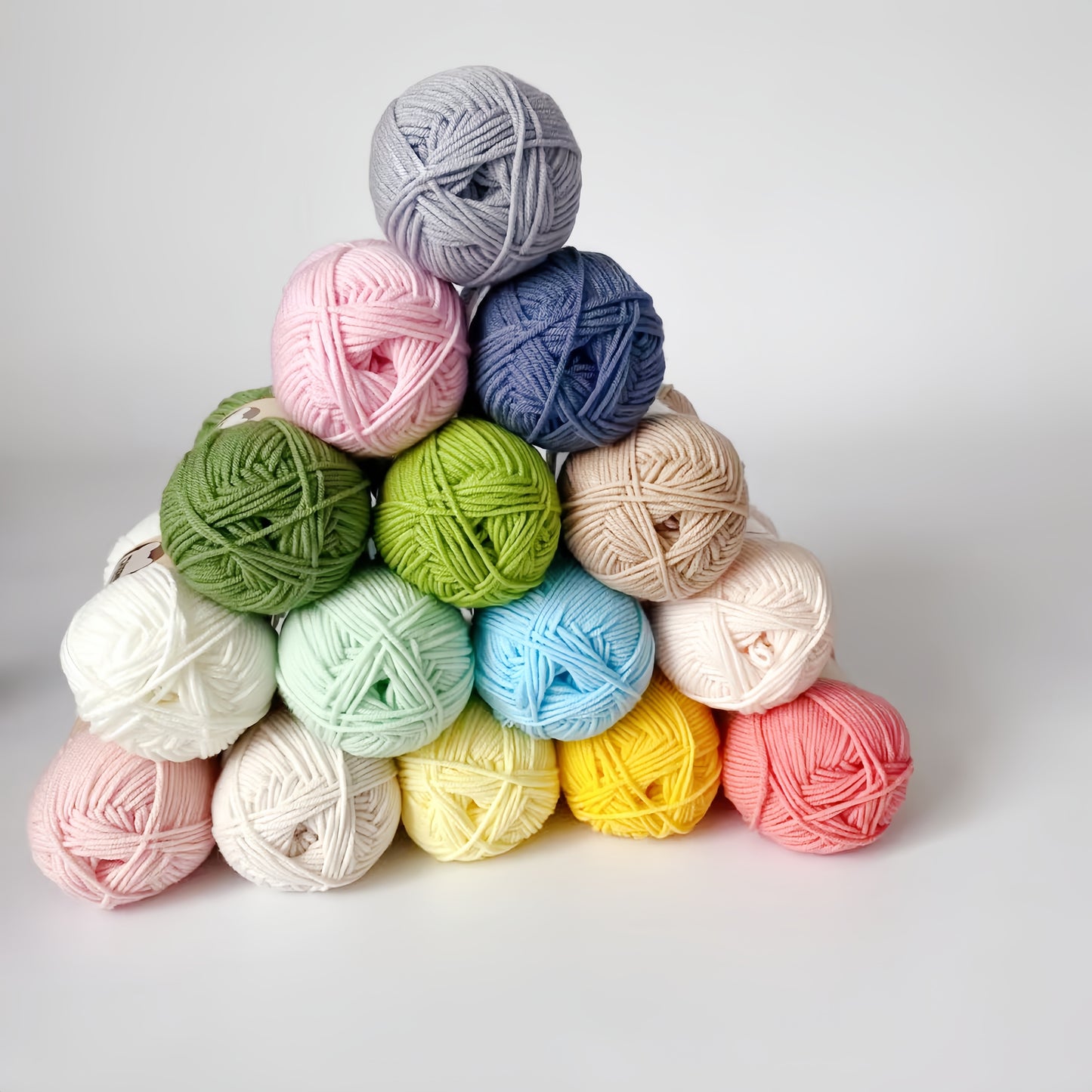 6 pieces of 50g soft yarn for beginners, suitable for crocheting clothes, blankets, DIY knitting, and handbags.