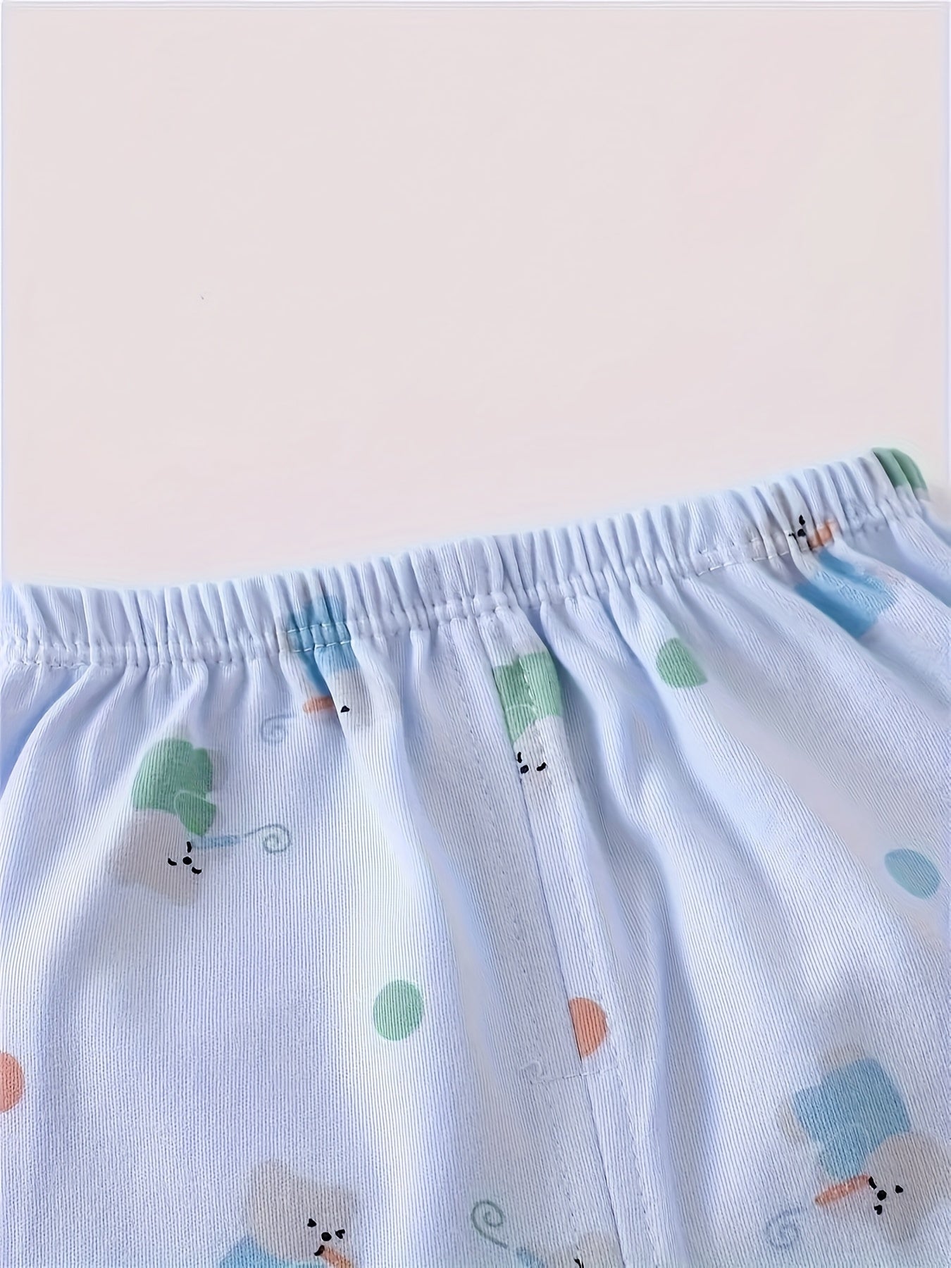 Comfy 7-piece cotton set for baby girl featuring bear and rabbit cartoons. Easy care and versatile wear.