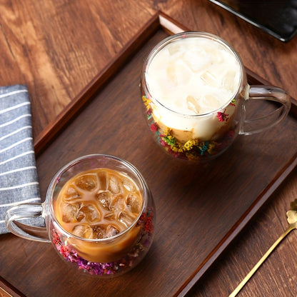 Glass coffee cup with dried flower inside, double-walled espresso cup with heat insulation and quicksand effect, suitable for both hot and cold drinks. Perfect birthday gift.