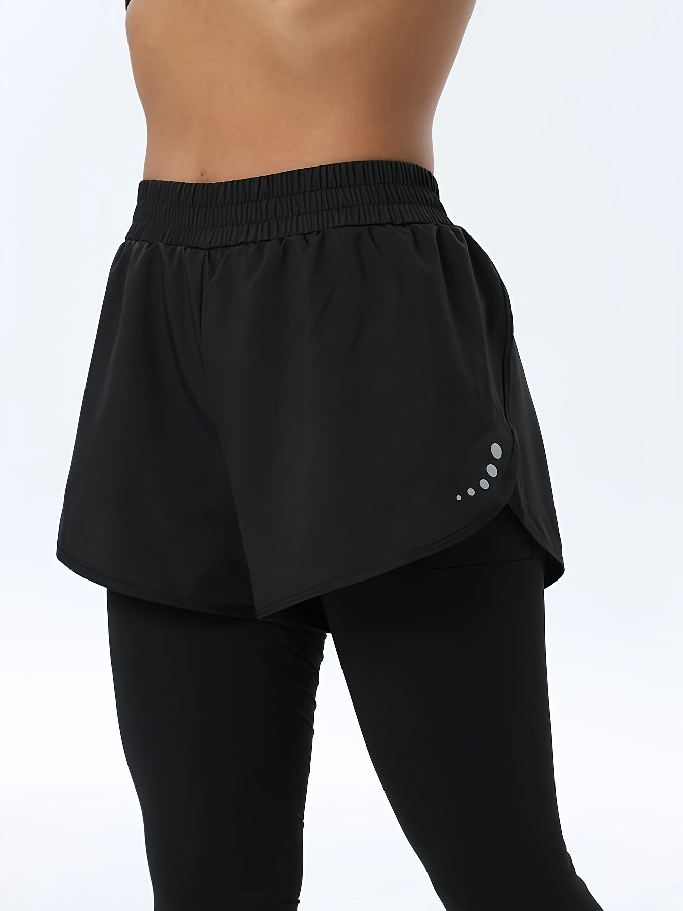 2-in-1 high-waisted sports leggings for women, made of knit fabric with a print pattern, pocket detail, and mid-stretch. Suitable for all seasons, made of a polyester blend.