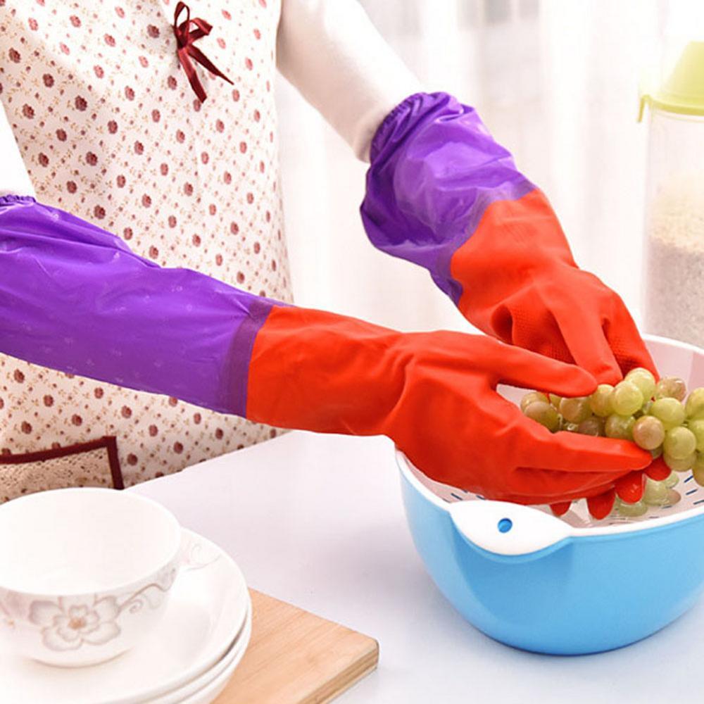 Durable, winter-proof floral design gloves made from lead-free waterproof PET rubber with fleece lining. Perfect for household cleaning in the kitchen, bathroom, toilet, car, and patio. Features long sleeves and thickened material for added protection.