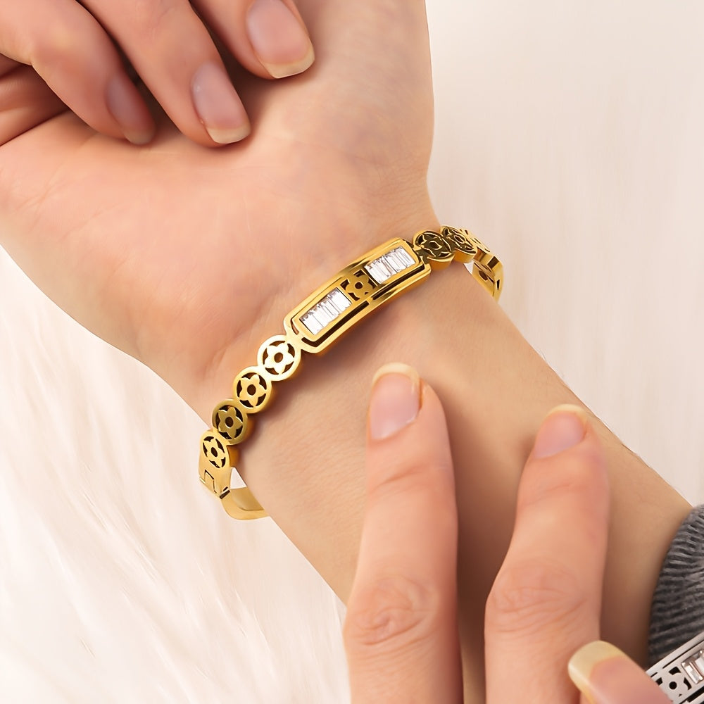 Stylish Stainless Steel Bracelet for Women, featuring a Cute Hollow-Out Design adorned with Rhinestone Accents. Versatile Snap Clasp Bangle perfect for everyday wear or as a gift. Made from durable Ti Alloy with a charming Five-pointed Star Vintage