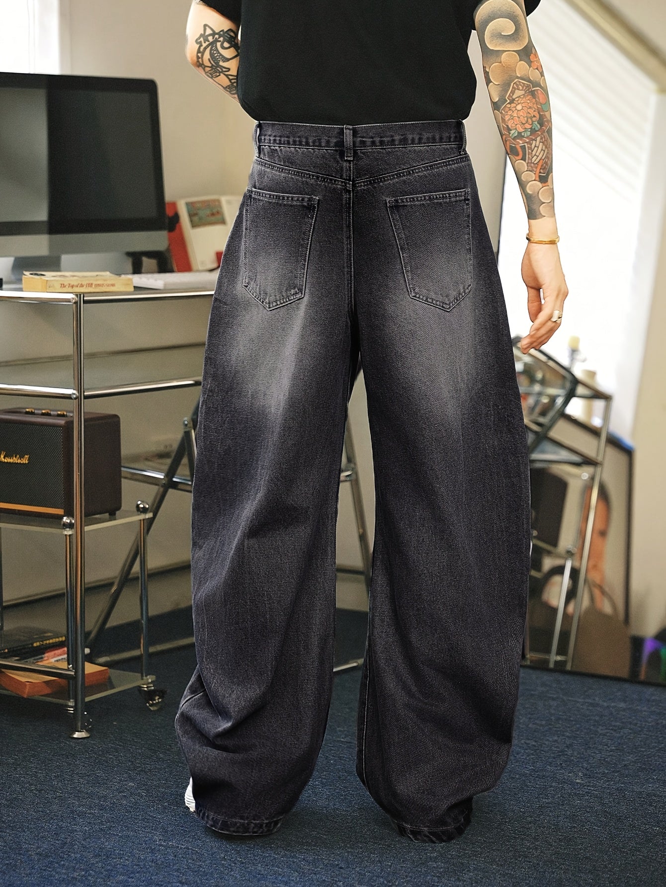 American high street style faded washed loose jeans, simple and versatile long pants without belt or ornaments.