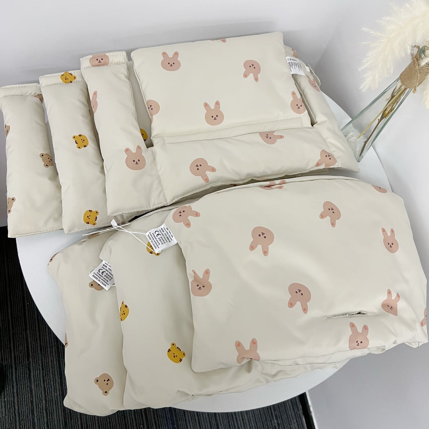 Ensure your baby's safety and comfort with these non-slip autumn and winter baby dining chair cushions, perfect for Halloween, Thanksgiving, and Christmas gifts.