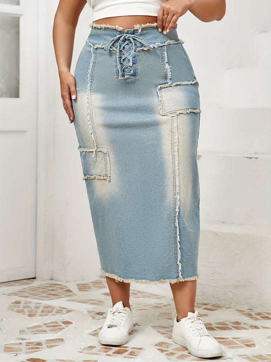 Ayollar uchun yuqori beldagi denim midi yubka, frayed hem va gradient och ko'kdan qorong'i yuvishgacha bo'lgan sho'rva tafsilotlari bilan. Xom qirra tafsilotlari, bahor/yaz/kuz uchun ko'p maqsadli.