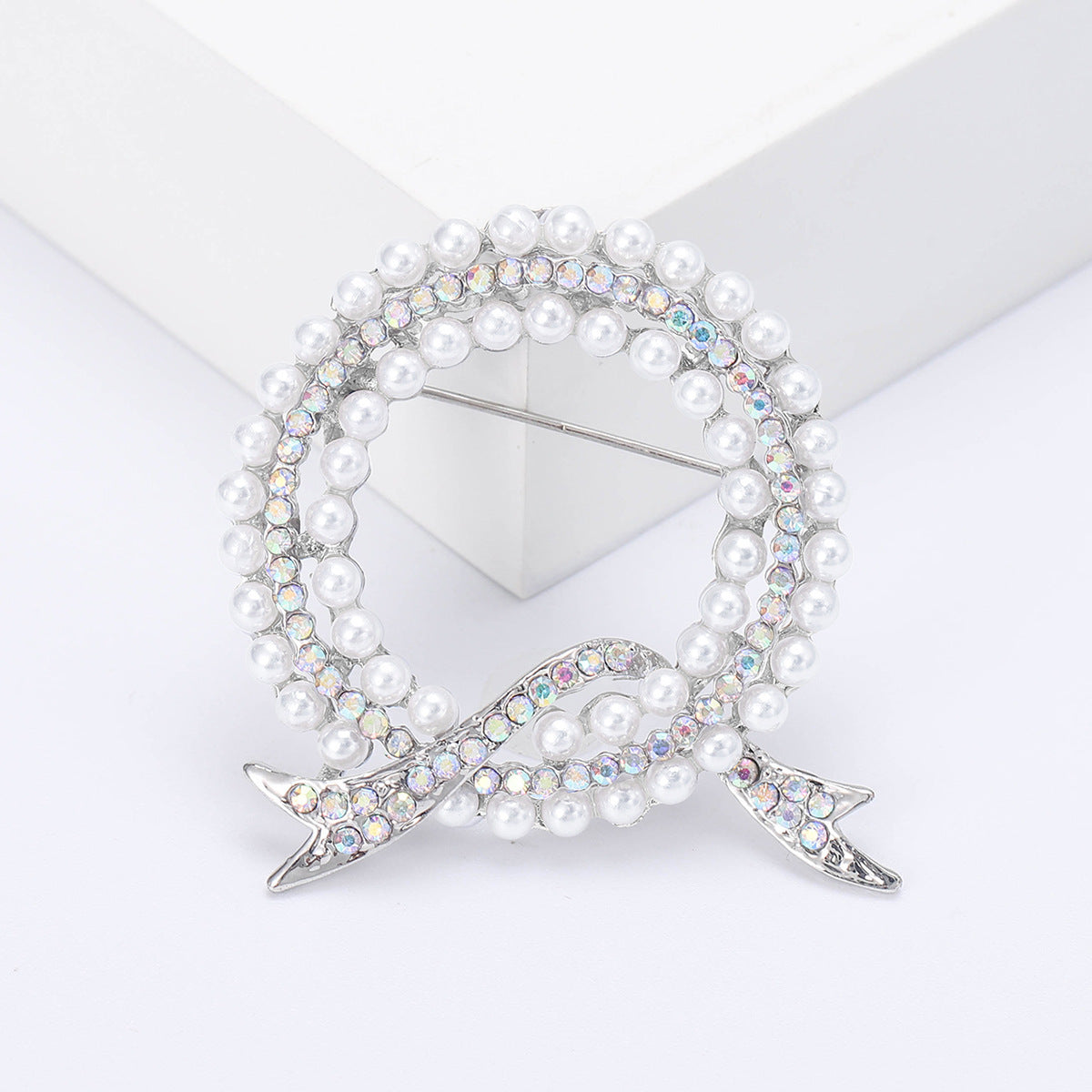 Luxurious and elegant rhinestone brooch pin featuring a unique irregular shape design, inspired by Korean fashion aesthetics. Perfect accessory for women who appreciate novelty and sophistication.