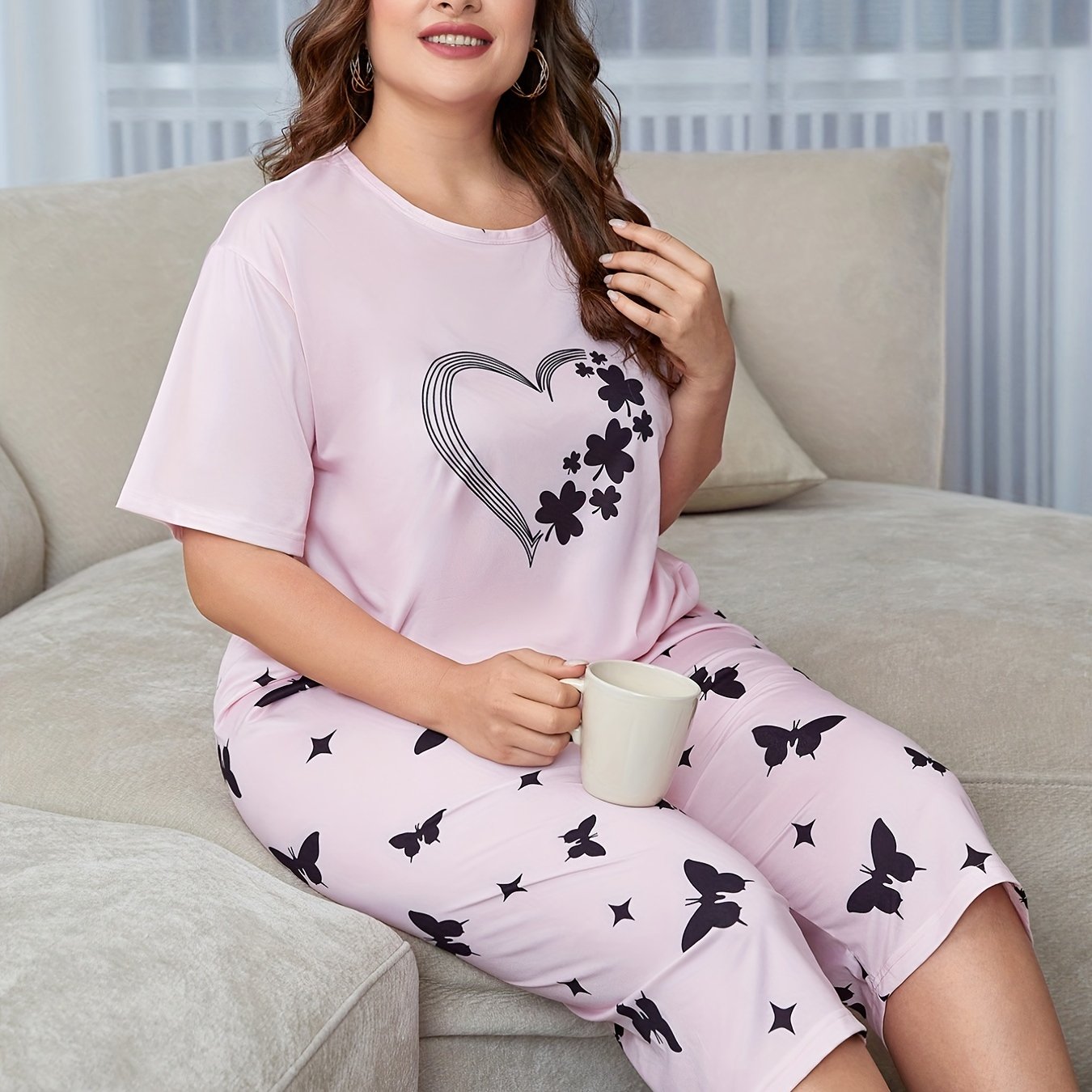 2-piece set of short sleeve pajamas with seven-eighth pants in large size for Fat mm, featuring a Love Butterfly design.