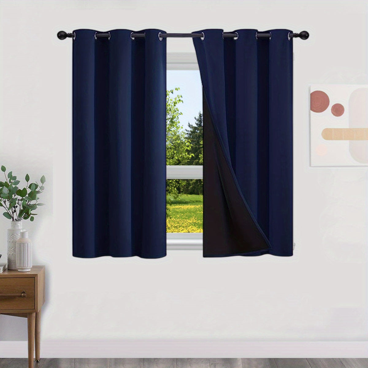 100% opaque blackout curtains, with a layer of lining included, 2 pieces.