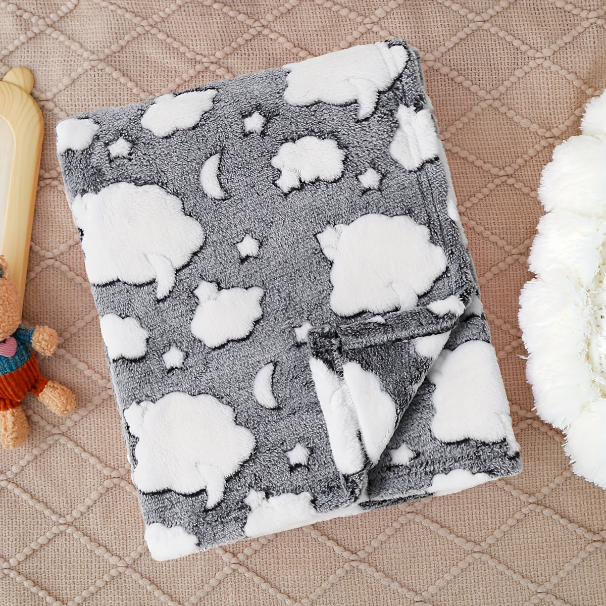 Stay cozy and warm with the Autumn and Winter Star Cloud Pattern Plush Blanket, perfect for snuggling up during cold nights or using as an air conditioning blanket. This soft and warm blanket is a must-have for the upcoming seasons.