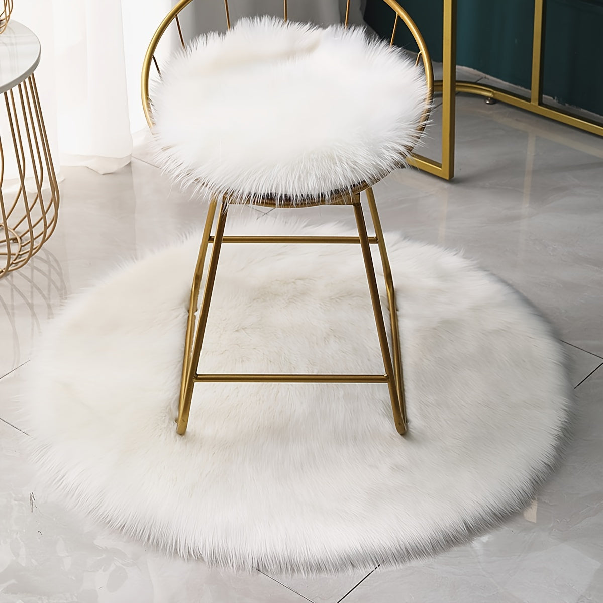 Soft and fluffy carpet for living room, bedroom, and sofa - Plush white faux fur rug perfect for creating a cozy and comfortable home atmosphere. Ideal area mat for added warmth and style.