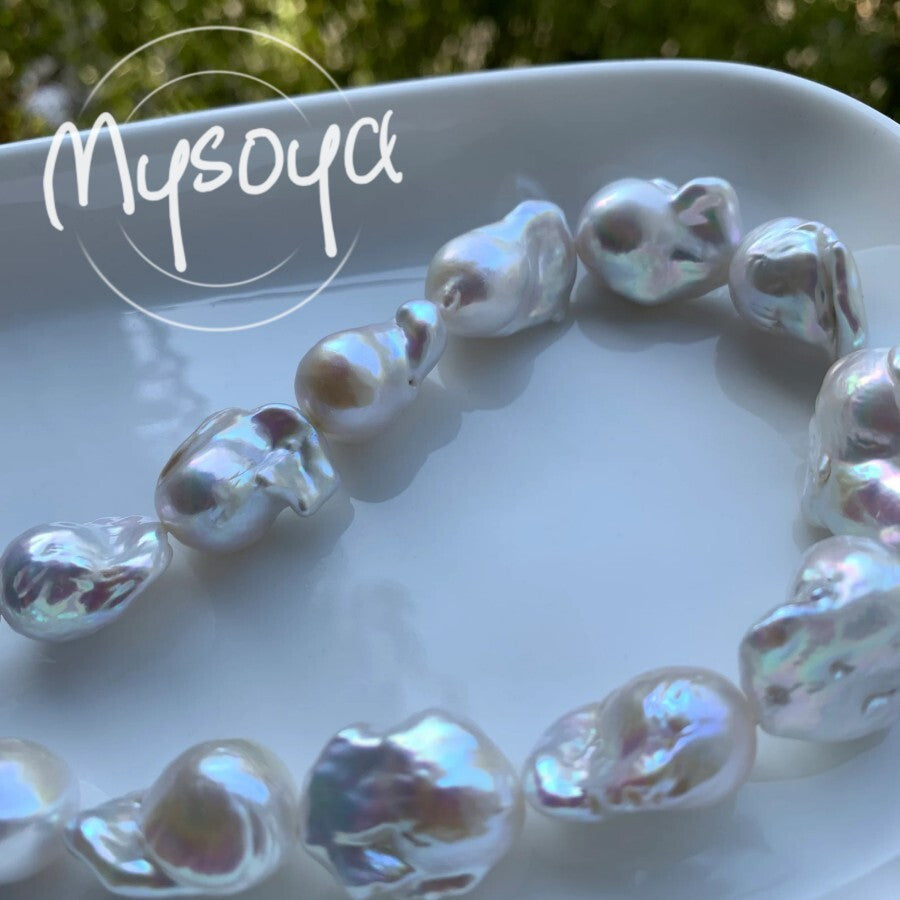 The MYSOYA Elegant Large White Baroque Pearl Necklace, featuring pearls measuring 14-16mm, comes in a beautiful gift box. Ideal for everyday wear or special occasions such as parties, birthdays, anniversaries, weddings, Thanksgiving, Christmas, New Year