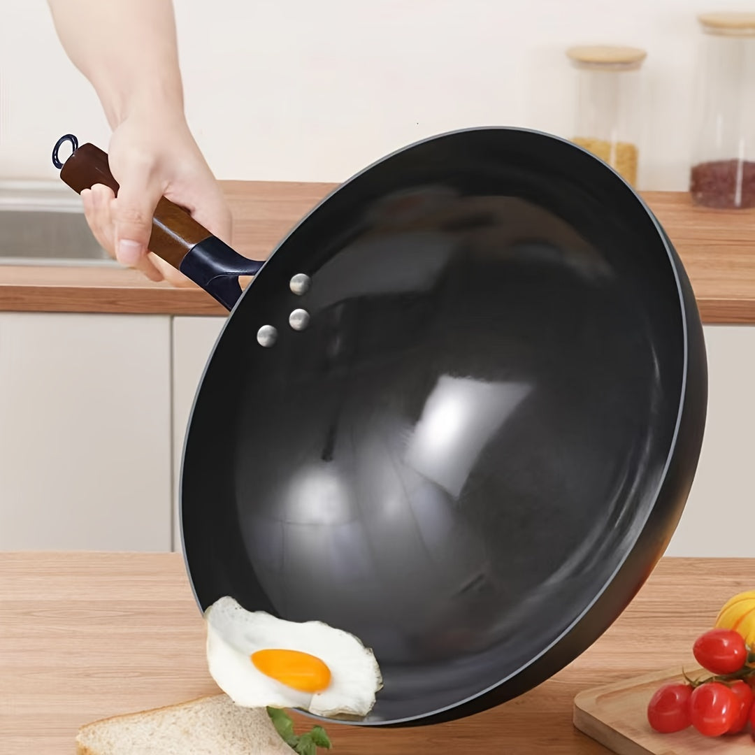 Non-Stick Iron Skillet with Rust-Resistant Round Bottom and Wooden Handle - Ideal for Home and Restaurant Use - Earless Design for Easy Handling - Made of Durable Cast Iron - Perfect for Frying