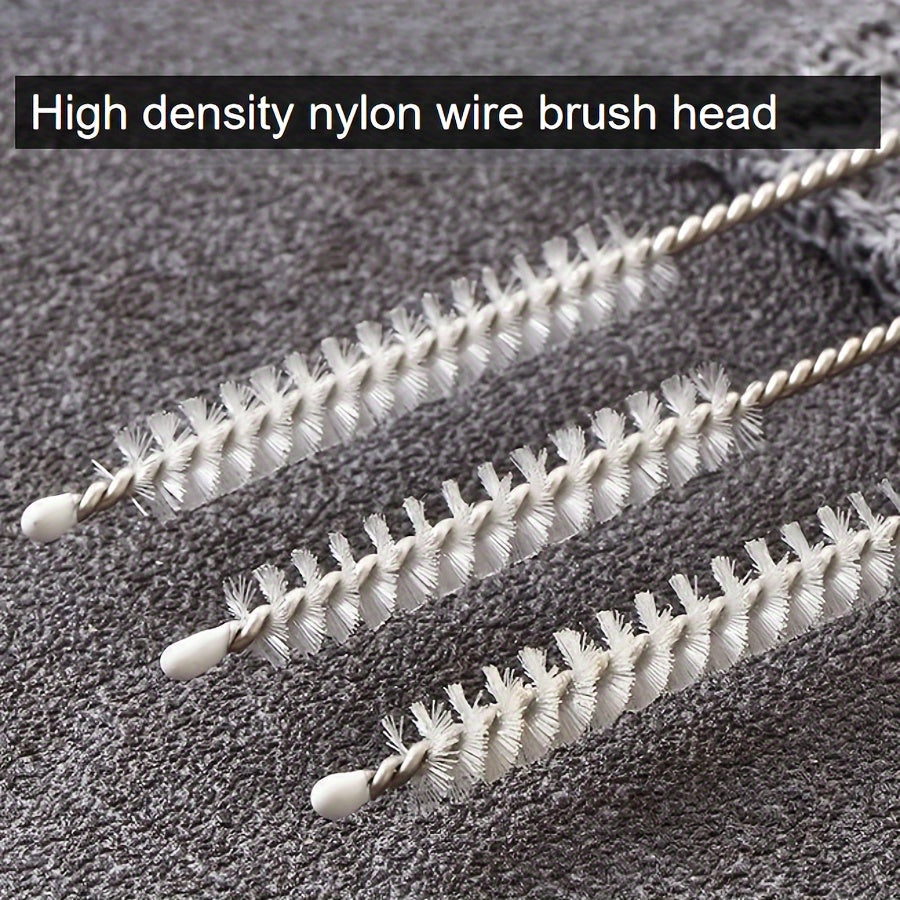 Set of 5 nylon soft brush heads designed for cleaning straws and tubes, featuring a flexible design. The brushes come with a reusable metal handle and are suitable for use in bathrooms and kitchens. They are known for their good toughness, easy bending