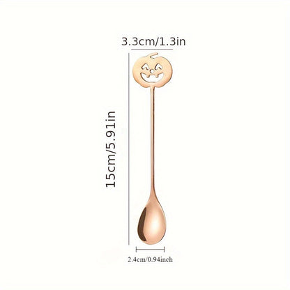 Кухонные принадлежности, в том числе набор столовых приборов, ложка из нержавеющей стали для размешивания кофе и ложка для размешивания десерта, а также специальная ложка на Хэллоуин.