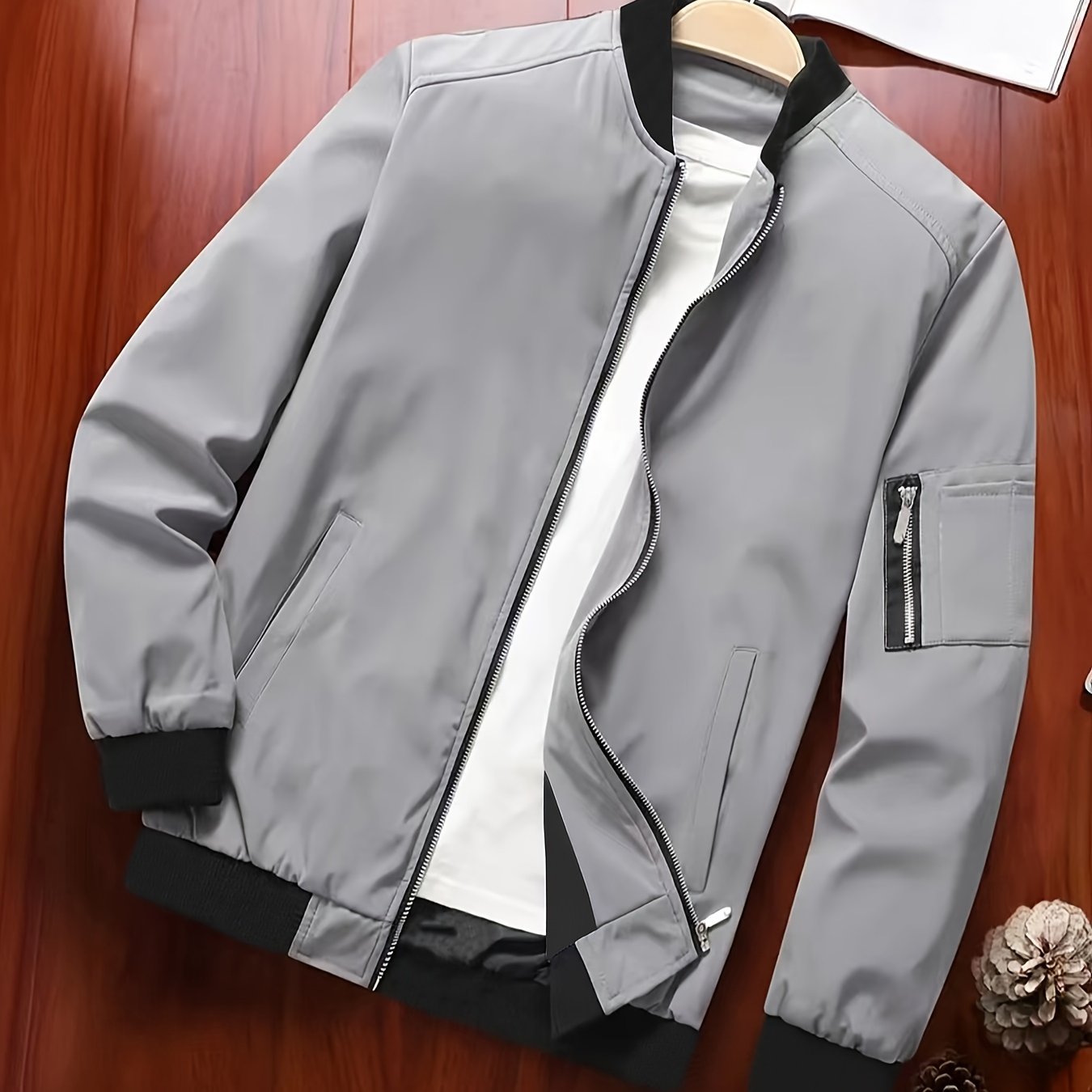 Men's polyester sports jacket with mandarin collar and zipper closure. Solid color, non-stretch fabric, regular fit. Suitable for casual outdoor activities like running and hiking. 100%