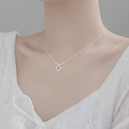 Ushbu zamonaviy Sterling Silver Mobius Strip Pendant Necklace har kuni kiyish va maxsus tadbirlar uchun mukammaldir. Ayollar uchun ko'p maqsadli zargarlik buyumi bo'lib, bu marjon har qanday kiyimga nafislik qo'shadi.