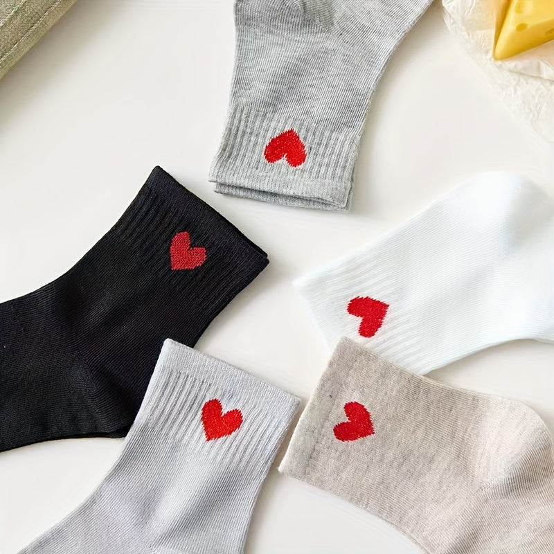 5 pairs of comfortable women's mid-tube socks with heart patterns.