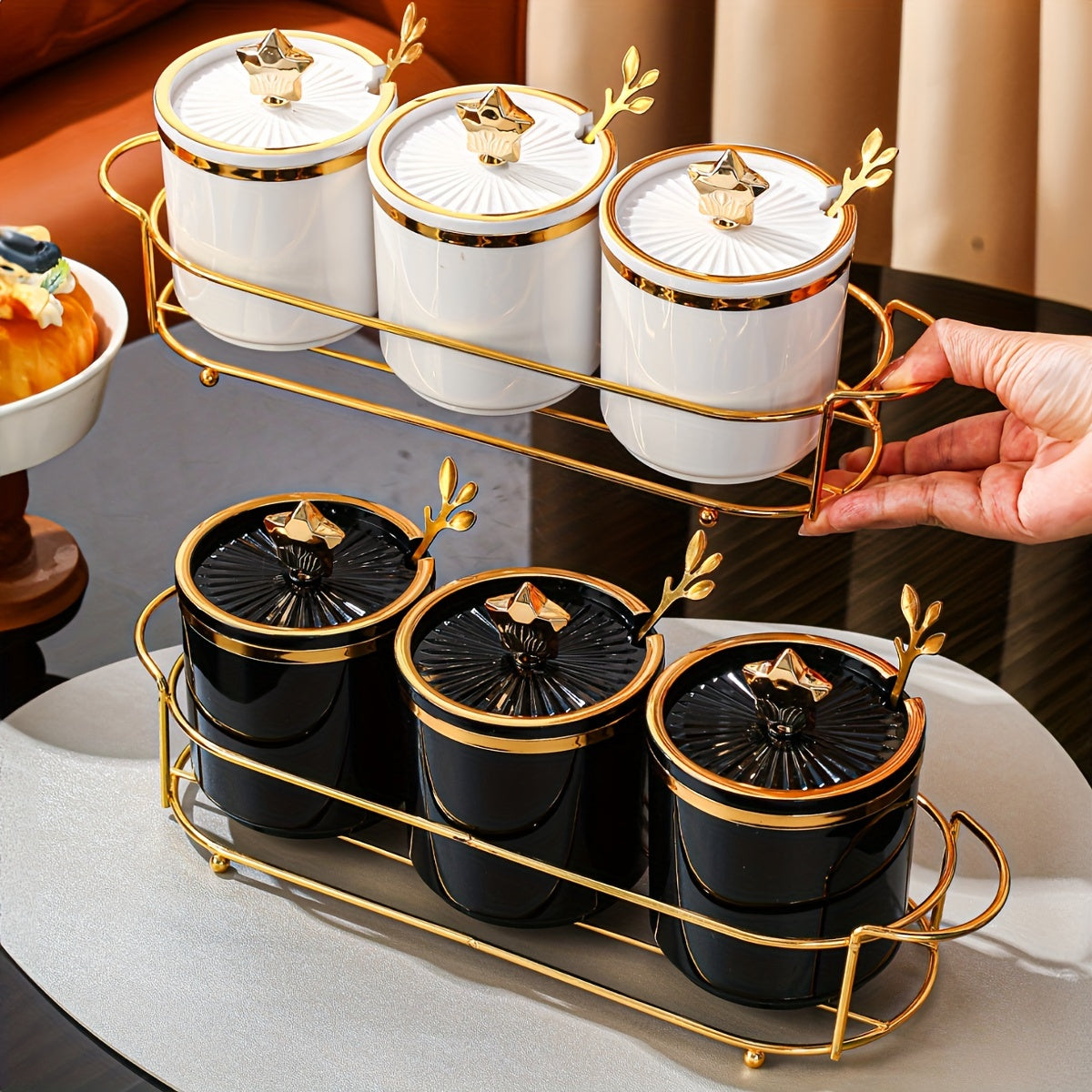 Kitchen spice pot set including containers for monosodium glutamate, salt, pepper, and other seasonings, with lid, tray, and spoon, for food storage and decoration.