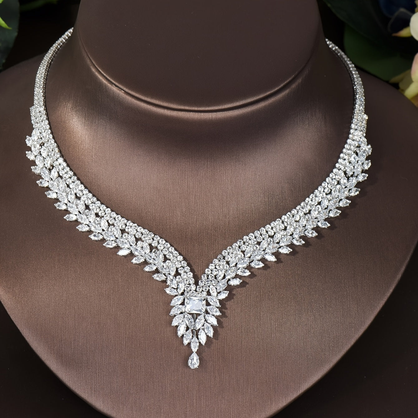 Luxurious Leaf-Shaped Cubic Zirconia Jewelry Set, Elegant Bling Style for Women's Romantic Wedding - Includes Necklace and Earrings