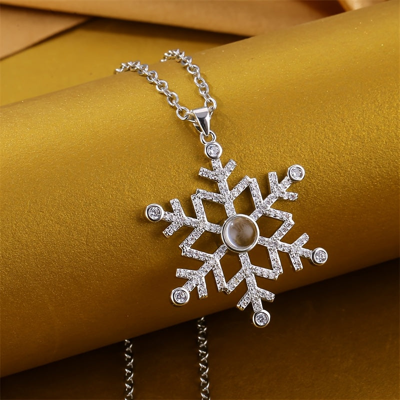 Elegant Snowflake Design 18K Golden Plated Stainless Steel Photo Pendant Necklace, Personalized Christmas Ornament, Perfect for Any Occasion and Gift-Giving