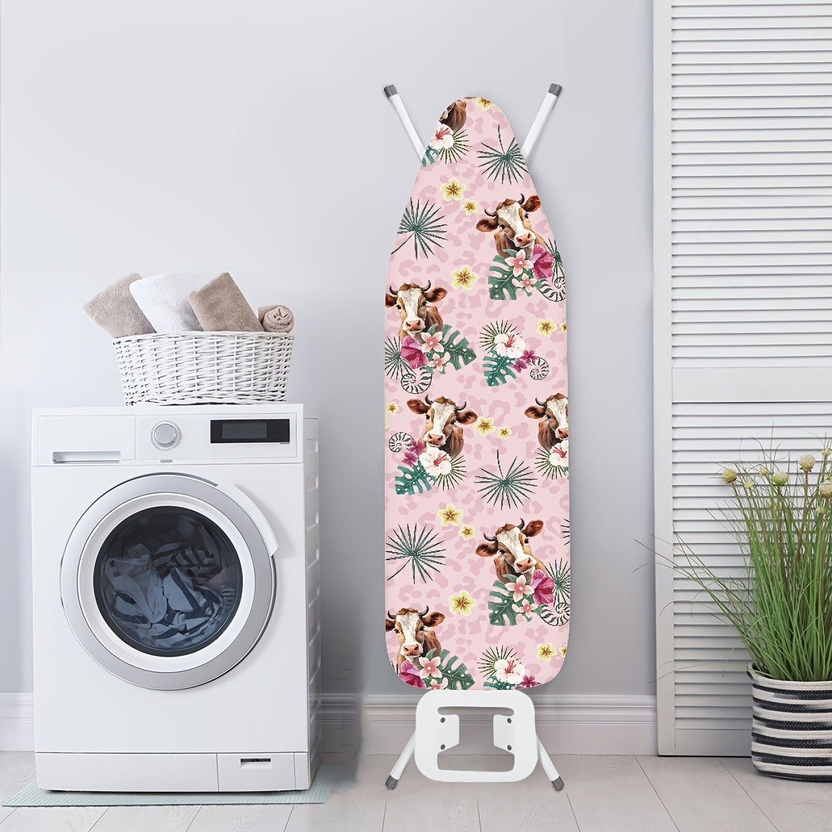 Give your ironing board a stylish and functional upgrade with this cow print cover and pad. Measuring 38.1x137.16 cm and featuring thick padding and an elastic edge, this cover is not only stain-resistant but also offers added protection. It makes the