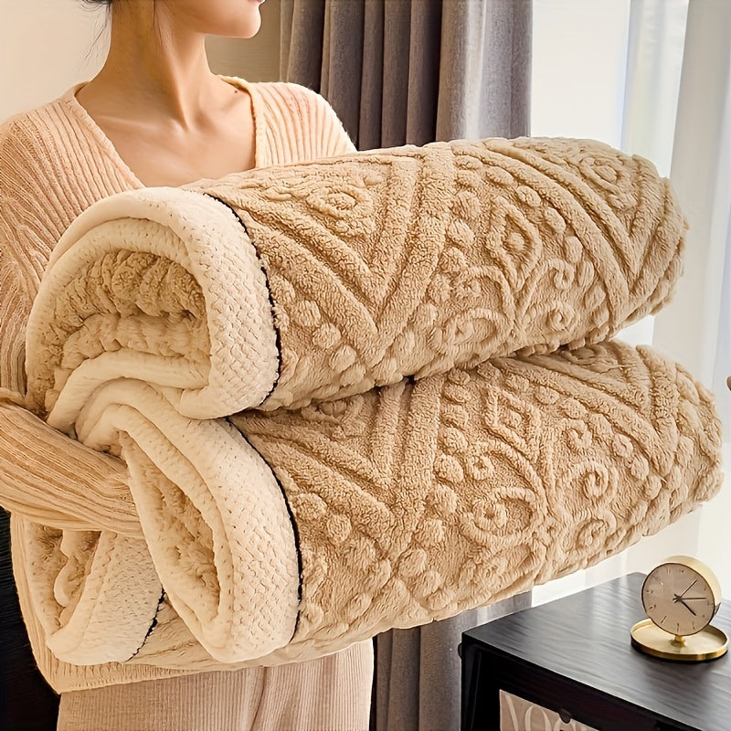 Indulgent Velvet Throw Blanket featuring Exquisite Carved Design - 350g Plush Thickness, Ideal for All-Year Coziness, Easy to Clean in Washing Machine, Crafted from Soft Polyester Knit for Bed & Couch