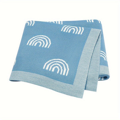 This soft and cozy rainbow jacquard knit blanket is perfect for youngsters. It can be used as a versatile stroller cover or bed air conditioning quilt. Please hand wash only. Available in sky blue, mint green, grey, and pink.