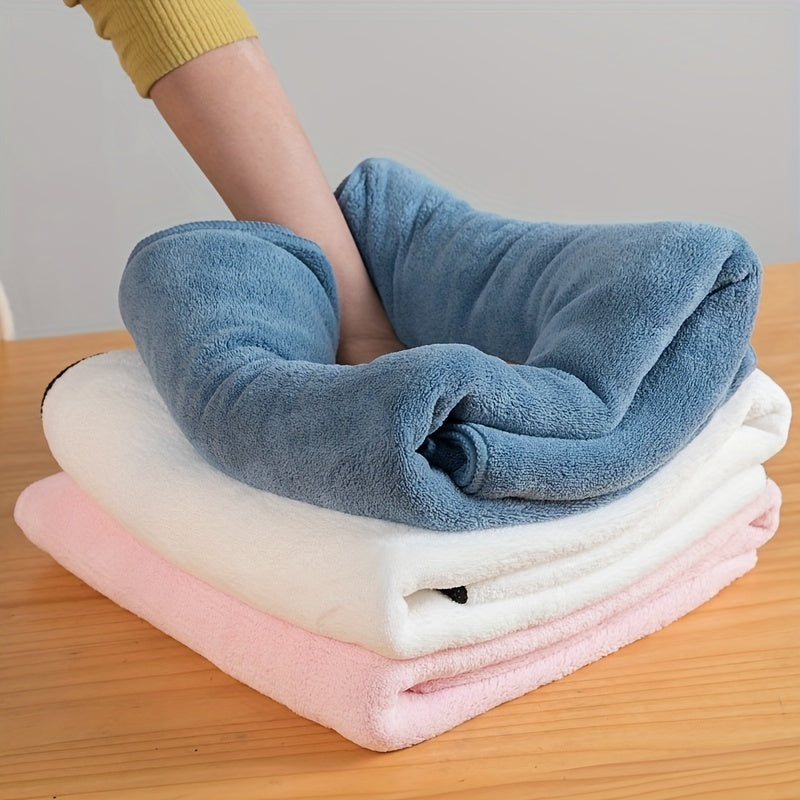 Ultra-absorbent microfiber pet towel - quick dry, soft and cozy for dogs and cats, perfect for bathing and snuggling, also ideal for pet bed warmth.