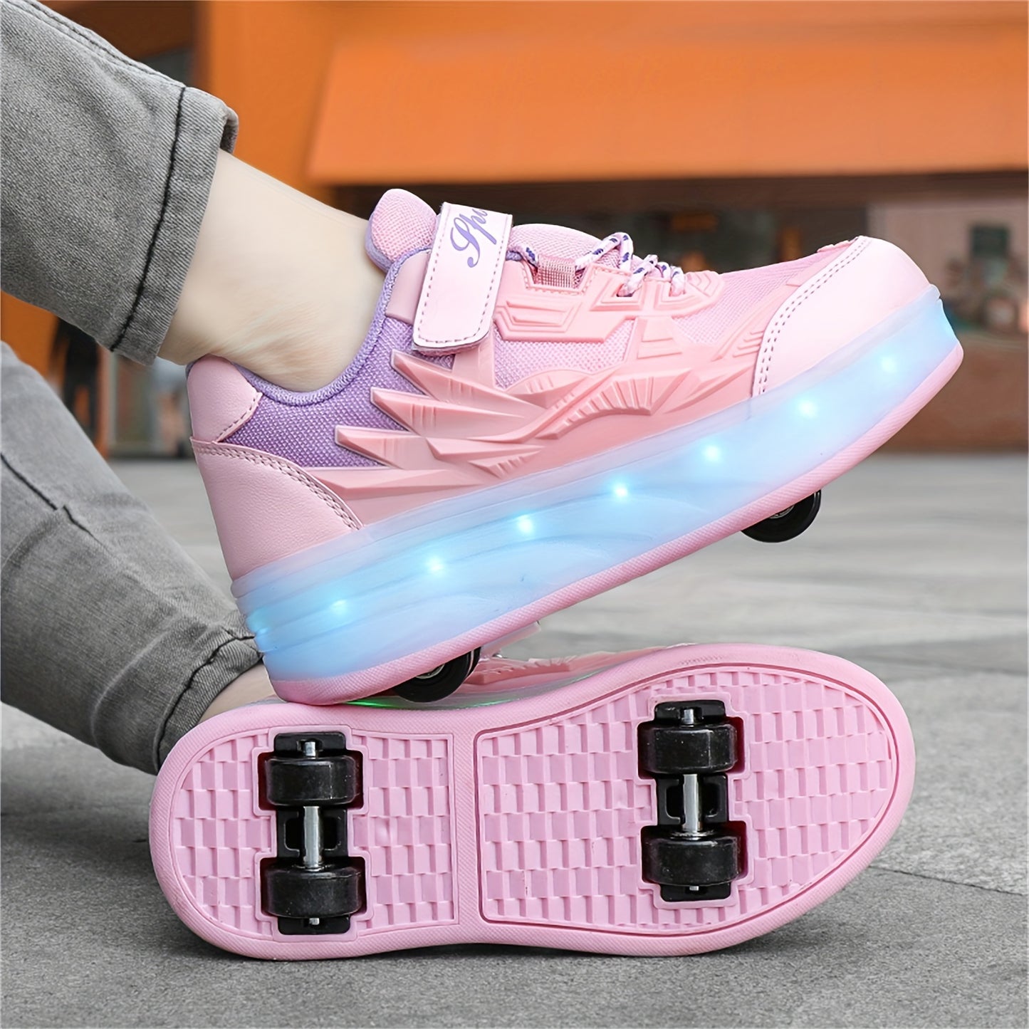 Stylish low top roller shoes with LED lights for girls, lightweight and breathable with anti-slip wheels for all seasons, suitable for indoor and outdoor use.